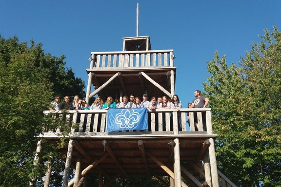 Gruppenfoto des Landesrats im Herbst 2019 auf dem Bucher Berg Turm 